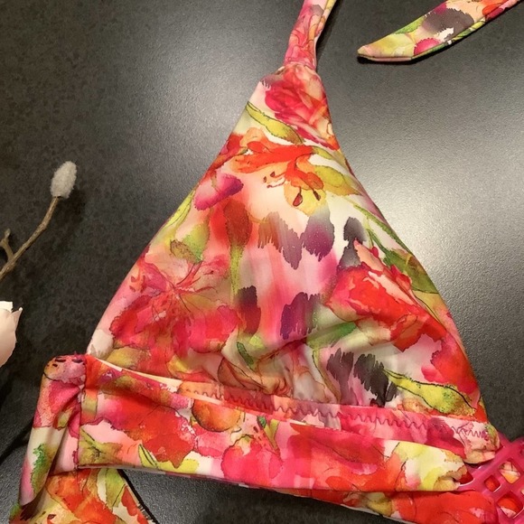BECCA by Rebecca Virtue Floral Halter Bikini Top Pink Basket Weave Resin Center - Picture 4 of 11